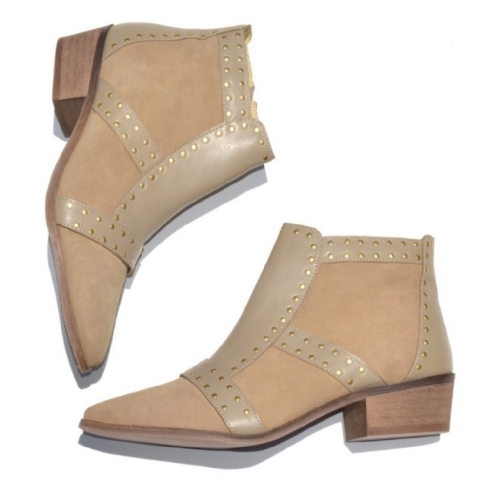 7.5 MATISSE x Amuse Society Sorrento Studded Bootie Tan